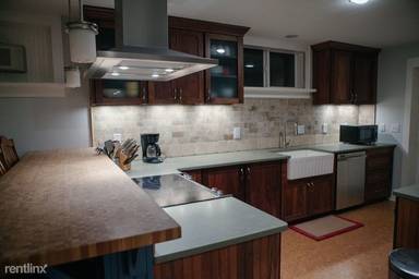 Main picture of 619 S Loomis Ave