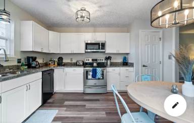 Main picture of 404 E Pine Ridge Dr