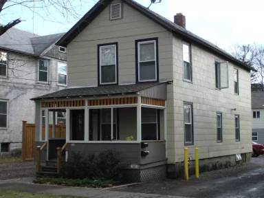 Main picture of 321 Center St