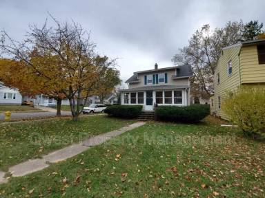 Main picture of 784 Eleanor St NE