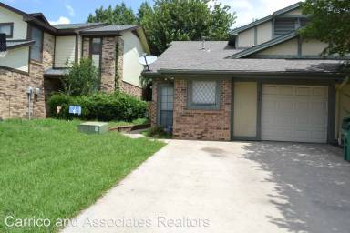 Main picture of 400 Benjamin St