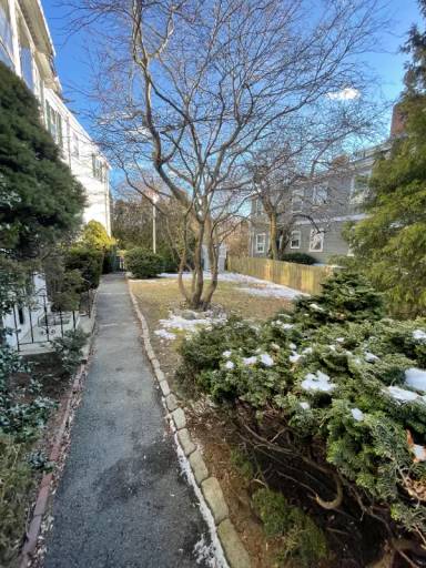 Main picture of 395 Essex St