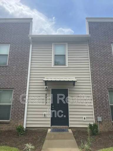 Main picture of 4427 Village Oak Ln