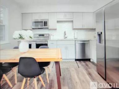 Main picture of 800 Fargo St