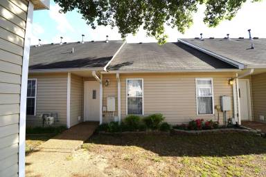 Main picture of 131 Lake Chateau Dr