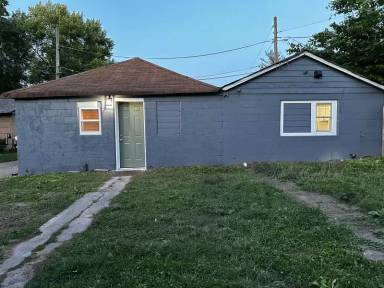 Main picture of 1715 N Oxford St