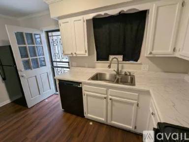 Main picture of 421 Longwood Ct