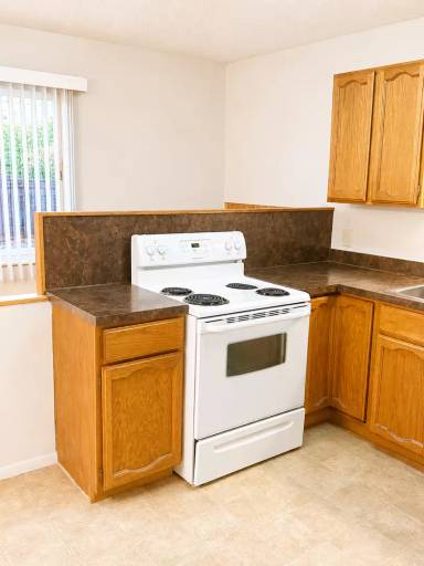 Main picture of 323 1/2 Covert Ln