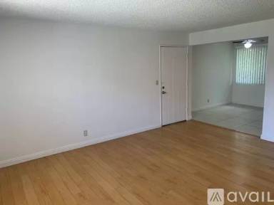 Main picture of 300 W Norwood Pl