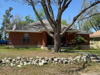 Main picture of 231 Cross River St