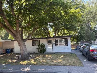 Main picture of 423 W 3rd N