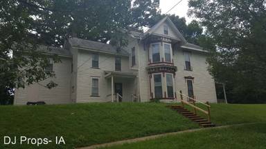 Main picture of 427 1/2 E 14th St