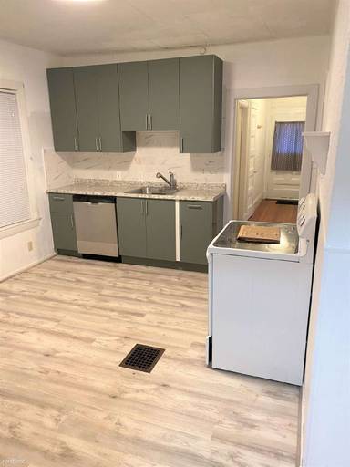Main picture of 75 Hancock St