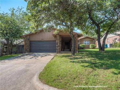 Main picture of 3816 NE 142nd Cir