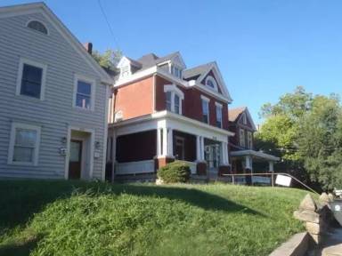 Main picture of 838 W High St
