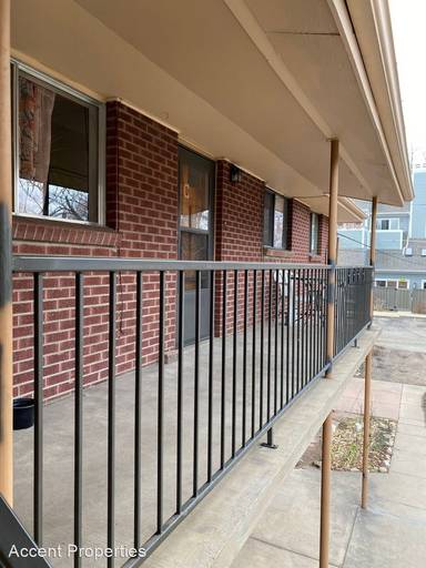 Main picture of 1805 Marine St