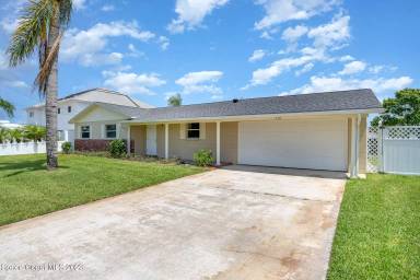 Main picture of 330 Surf Spray Dr