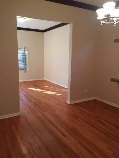 Main picture of 744 W 82nd St
