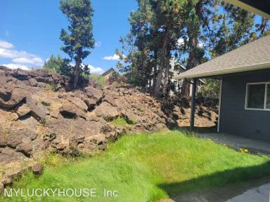 Main picture of 2532 NE Moonlight Dr