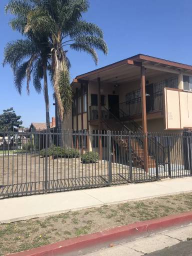 Main picture of 8119 S Denker Ave