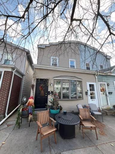 Main picture of 360 Lehigh Ave