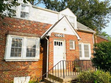 Main picture of 8109 Greenwood Ave