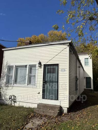 Main picture of 2215 W Market St