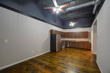 Main picture of 109 W Main St