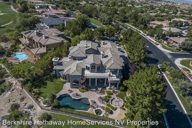 Main picture of 2 Bloomfield Hills Dr