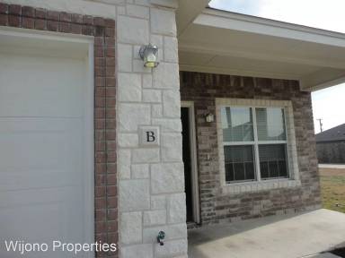 Main picture of 711B Red Coat Dr