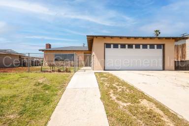 Main picture of 2720 Trent St