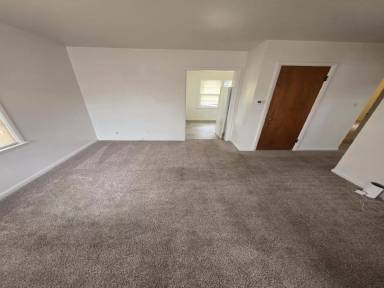 Main picture of 906 W 1st St
