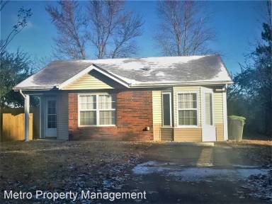 Main picture of 305 Rolling Oaks Dr