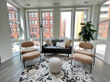 Main picture of 725 W Pratt St