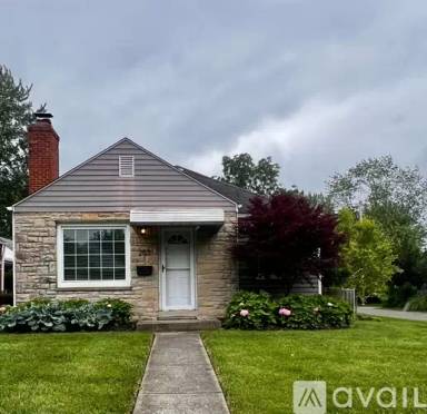 Main picture of 203 E Jeffrey Pl