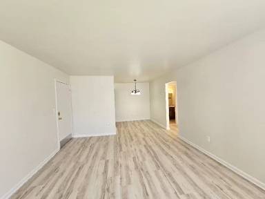 Main picture of 1887 W 13 Mile Rd