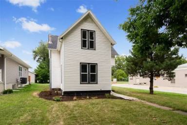 Main picture of 800 10th St SW