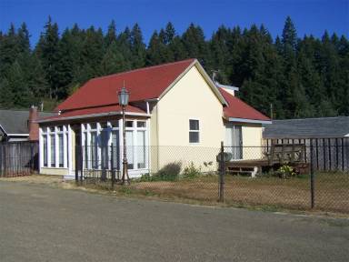Main picture of 1112 W Railroad Ave