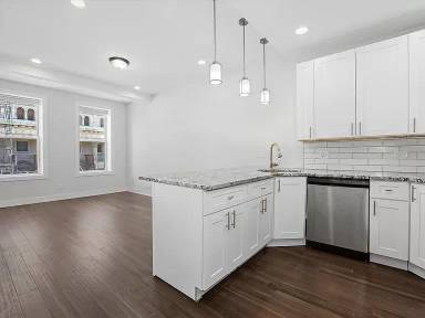Main picture of 1645 W 17th St