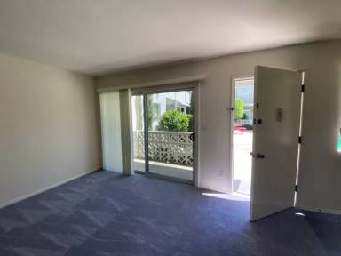 Main picture of 13820 Victory Blvd