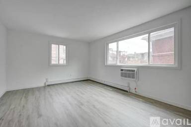Main picture of 7621 N Sheridan Rd