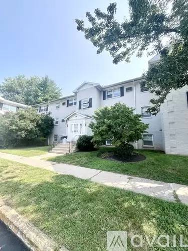 Main picture of 101 W 2nd St
