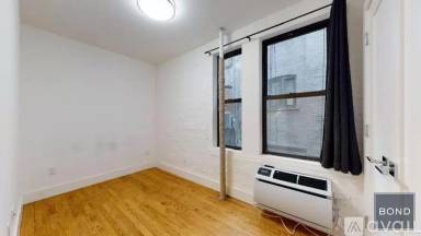 Main picture of 240 W 10th St