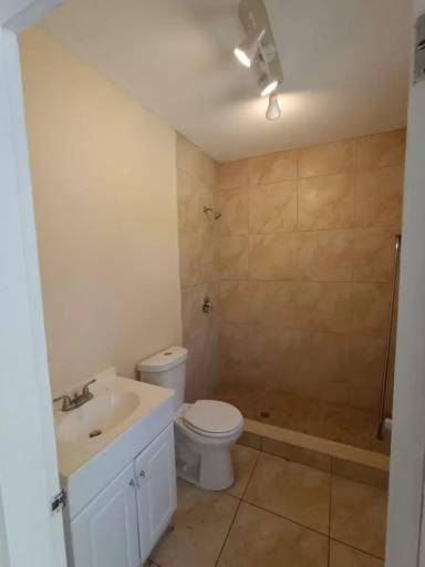 Main picture of 182 W 34th St