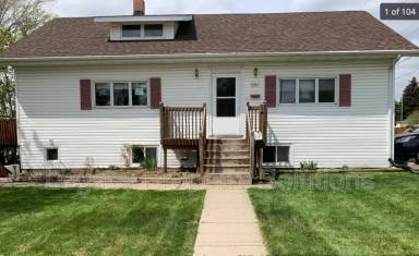 Main picture of 205 13th Ave NW