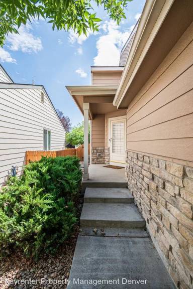 Main picture of 10624 Steele St