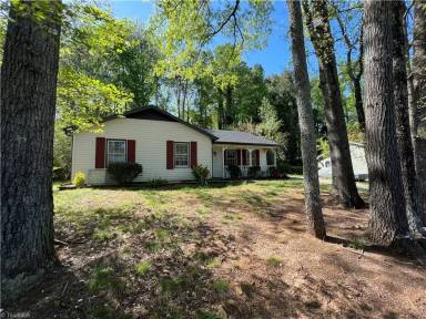 Main picture of 2004 Creekwood Dr