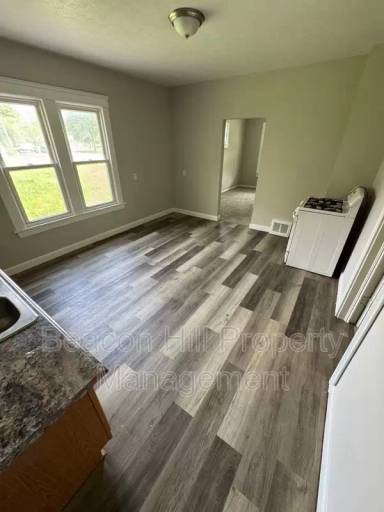 Main picture of 5911 Lansing Ave
