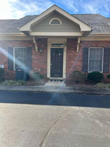 Main picture of 701 W Main St