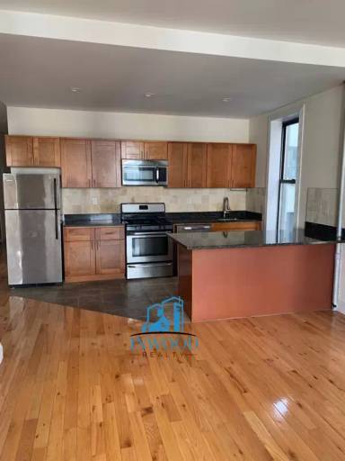 Main picture of 255 Fort Washington Ave